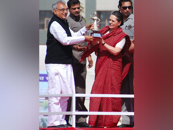 Former Haryana chief minister Bhupinder Singh Hooda (left) and Congress interim president Sonia Gandhi (right) (Photo credit: Hooda Twitter)