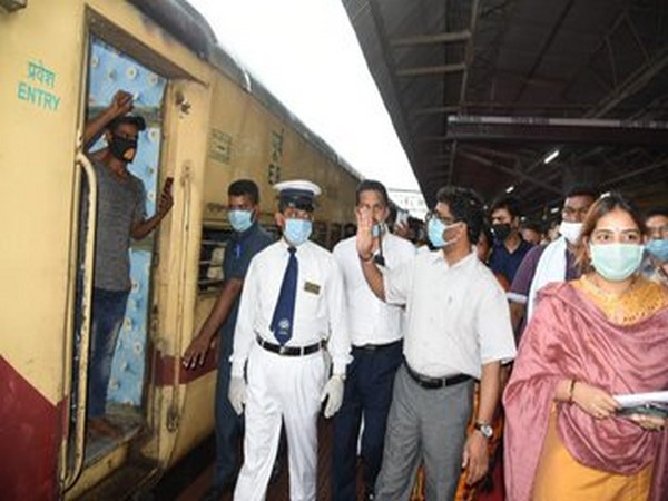 Jharkhand Chief Minister Hemant Soren flagging off the 1st train from Dumka to strategic Border Roads Organisation (BRO) projects in regions along the India-China border. (Credit: CMO Jharkhand)