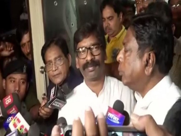 JMM leader Hemant Soren speaking to reporters in Ranchi on Thursday. Photo/ANI
