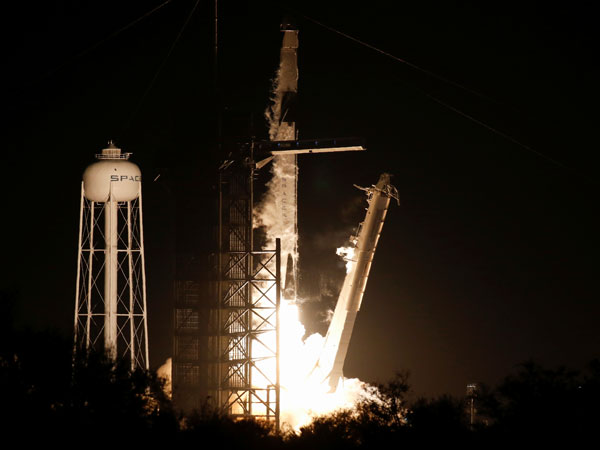 NASA and SpaceX on Saturday morning (local time) launched a new astronaut capsule to the International Space Station