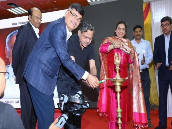 Ashok Minda, Sarika Minda, and Pradeep Shrivastava inaugurating the felicitation ceremony