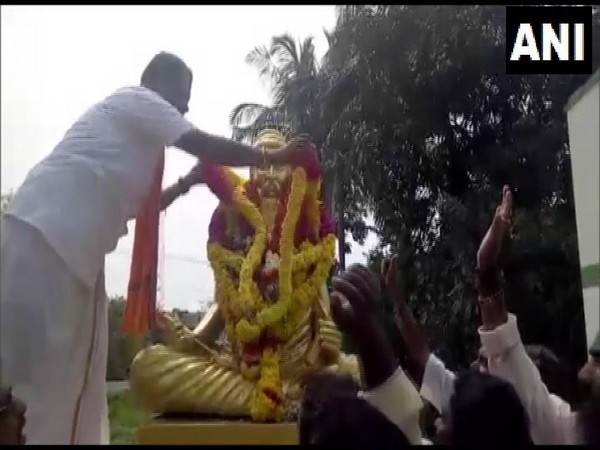 HMK president Arjun Sampath seen here garlanding the statue of Tamil poet Thiruvalluvar on Wednesday.
