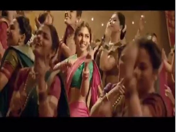 A still from ‘Udhal Ho’ from ‘Malaal’