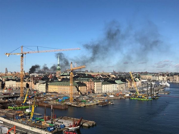 A bus exploded in Tegelbacken on Sunday morning.