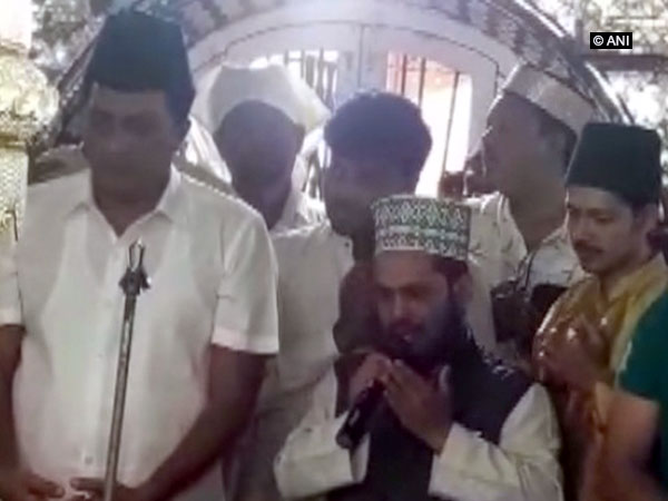 Actor-cum-politician  Prakash Raj visited Ali Shah Dargah on Friday (Photo/ANI)