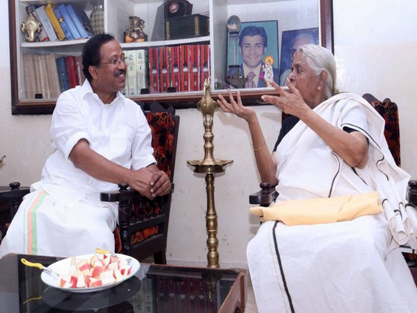 V Muraleedharan, Minister of State for External Affairs and activist Sugathakumari (Photo Credit: Muraleedharan Twitter)