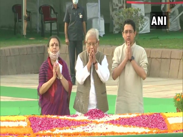 Lal Bahadur Shastri being offered floral tribute at Vijay Ghat in New Delhi on Friday. (Photo/ANI)