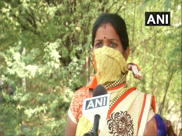 Sunita, a migrant worker, talking to ANI in New Delhi on Sunday. [Photo/ANI]