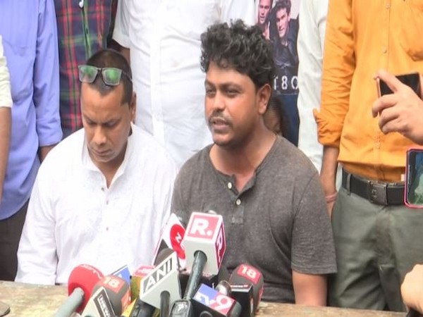 Father of 18-month-old boy who fell into gutter, Suraj Singh talks to media on Friday (ANI)