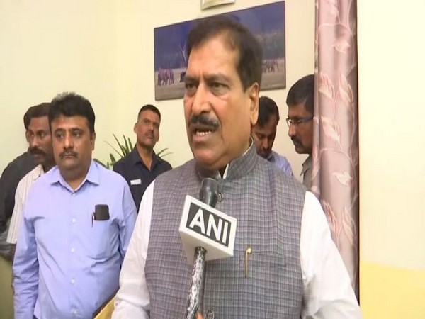 Union Minister of State (MoS) Railways, Suresh Angadi. Photo/ANI