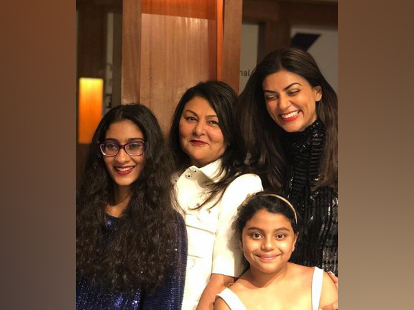 Sushmita Sen with her mother and daughters (Image Source: Instagram)