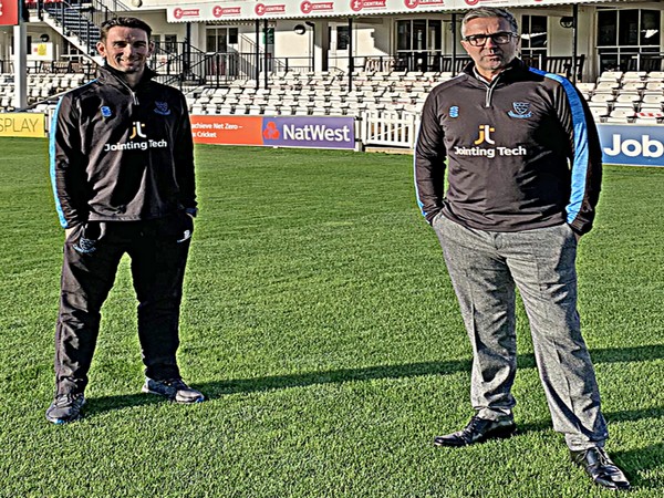 James Kirtley and Ian Salisbury (Photo/ Sussex Cricket Twitter)