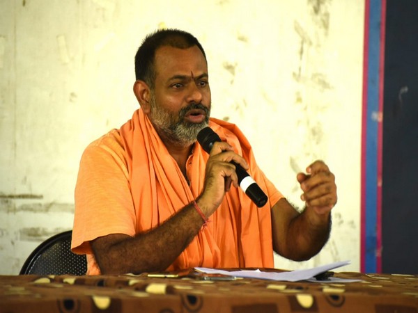 Swami Paripurnananda speaking to media on Wednesday. Photo/ANI
