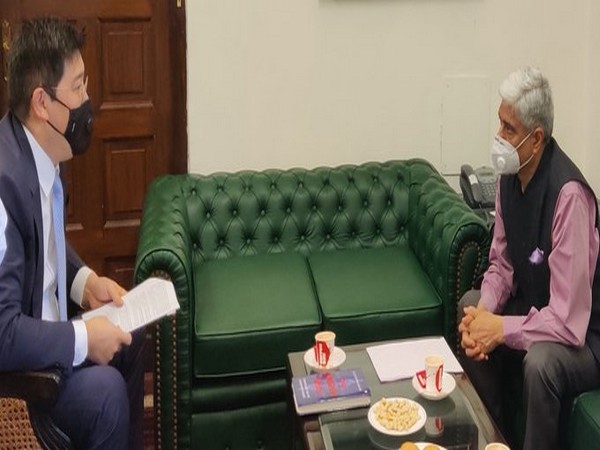 Vikas Swarup, Secretary(West) at MEA met Yerlan Alimbayev, Ambassador of Kazakhstan (Picture tweeted by Vikas Swarup)