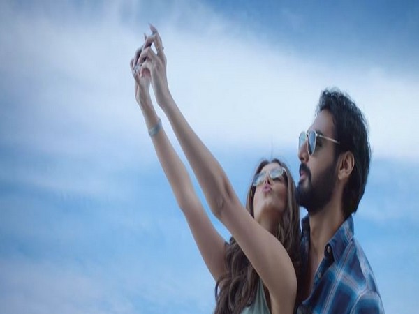 Still from the trailer of 'Tadap' (Image source: YouTube)