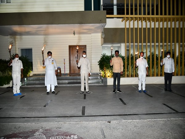 TDP chief Chandrababu Naidu, along with other leaders held protest at his residence in Amaravati on Sunday. Photo/ANI