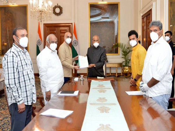 A delegation of Telugu Desam Party (TDP) submitted detailed report on destruction of democratic institutions to President Ram Nath Kovind in New Delhi on Thursday. Photo/ANI