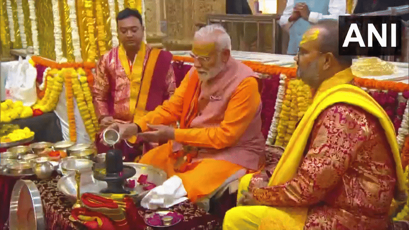 PM Modi offers prayers at Somnath Jyotirlinga Mandir (Photo/ANI)