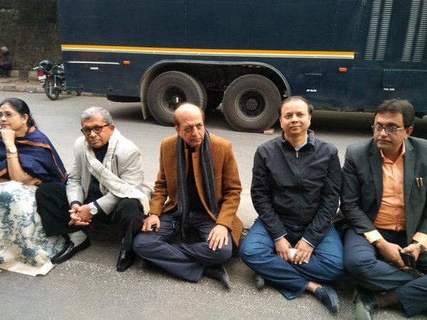 TMC leaders stage a sit-in protest outside JNU in New Delhi on Monday. Photo/ANI