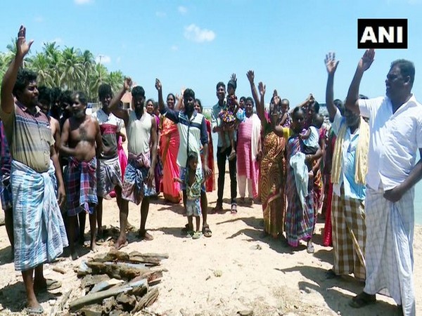 Fishermen affiliated to AITUC protesting on Monday. Photo/ANI