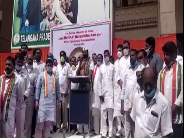    TPCC president and Member of Parliament Captain Uttam delivers speech on the occasion of birth anniversary of PV Narsimha Rao in Hyderabad on Sunday. Photo/ANI