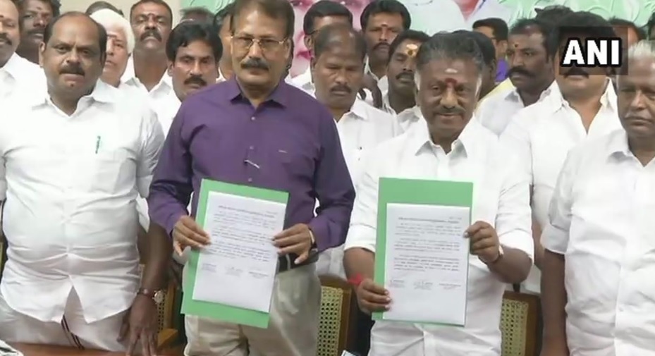 Puthiya Tamilagam Chief Dr Krishnasamy shares stage with Deputy Chief Minister of Tamil Nadu O. Panneerselvam on Saturday. [Photo/ANI]