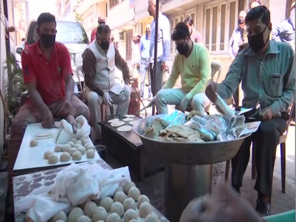 Tarun Chugh starts 'Roti bank' in Amritsar