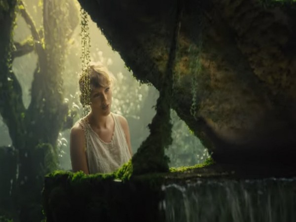A still from the official music video of 'Cardigan' featuring singer Taylor Swift (Image source: YouTube) 