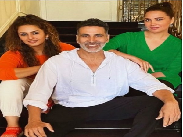 Team 'Bell Bottom' (Image Source: Instagram)