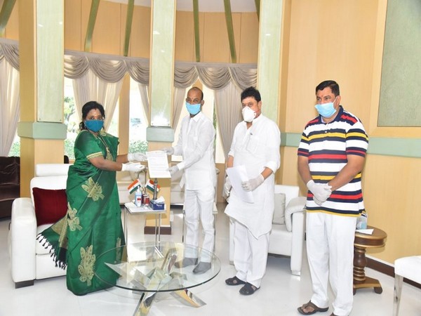 Telangana BJP submits memorandum to Governor Tamilisai Soundararajan (Picture Courtesy- Telangana BJP Twitter)