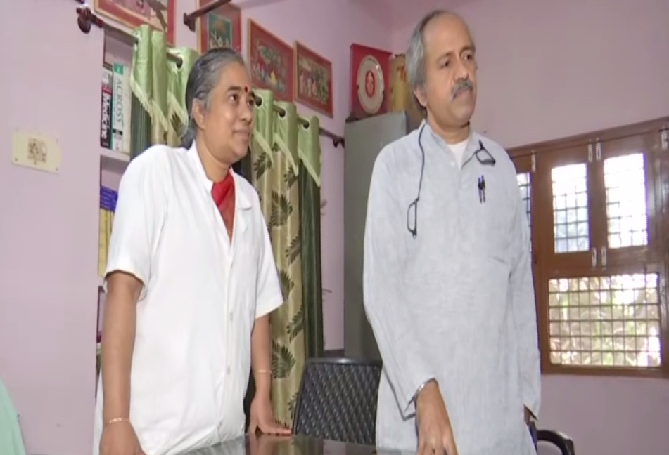 The gynecologist couple, Dr Surya Prakash and Dr SV Kameshwari, talking to ANI in Hyderabad on Thursday. Photo/ANI