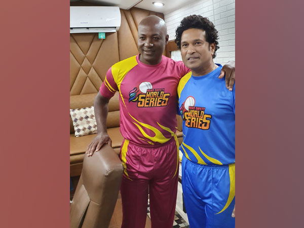 Sachin Tendulkar with Brian Lara (Photo/Sachin Tendulkar Twitter)