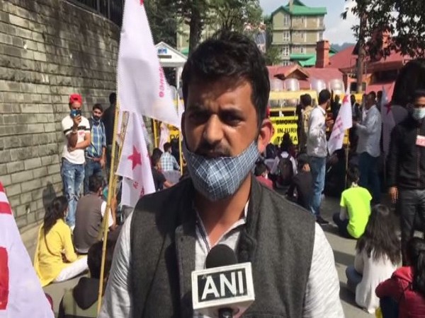 Members of Students' Federation of India protesting in Shimla against the National Education Policy (NEP)