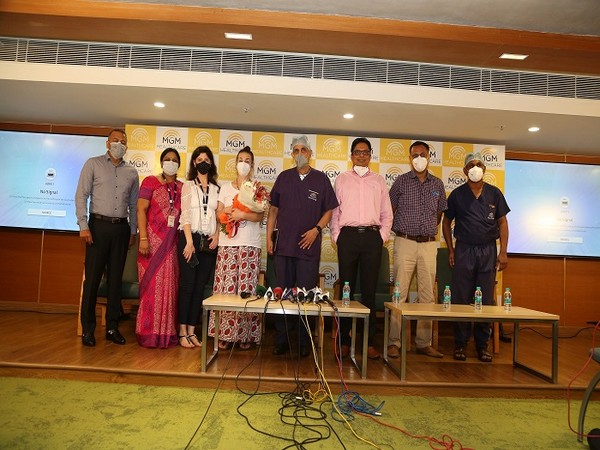 The Heart and Lung Transplant team of Doctors at MGM Healthcare with the patient's family