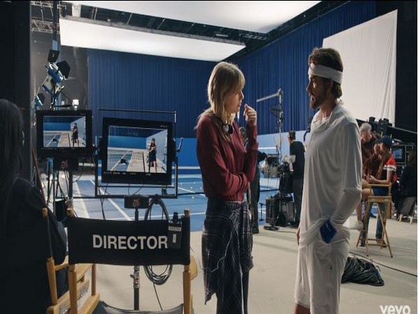 A still from the official music video of 'The Man' featuring Taylor Swift (Image courtesy: YouTube)