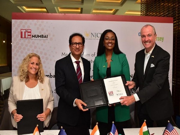 Margie, Atul Nishar, Tamara Cunningham and Governor Murphy signing the MoU with TiE Mumbai
