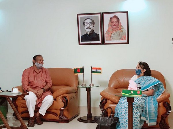 Riva Ganguly Das met Commerce Minister of Bangladesh, Tipu Munshi (Photo tweeted by Indian High Commission)