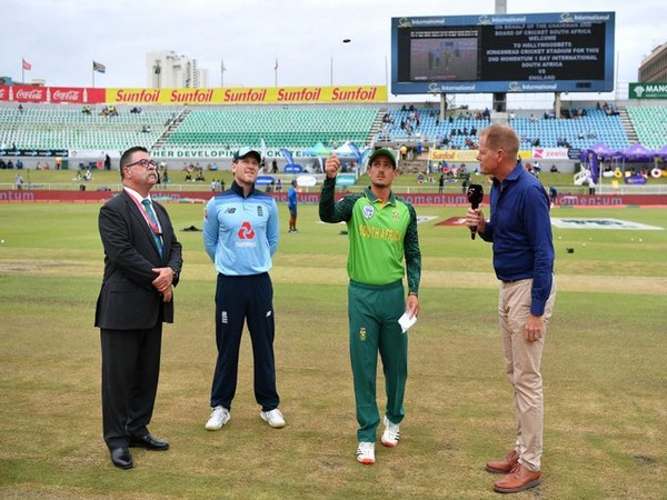 Both the captains in the middle for the toss. (Photo/ICC Twitter)