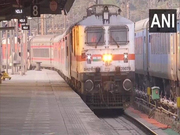 Sprecial passenger train arrives at New Delhi Railway Station from Bengaluru on Saturday. Photo/ANI