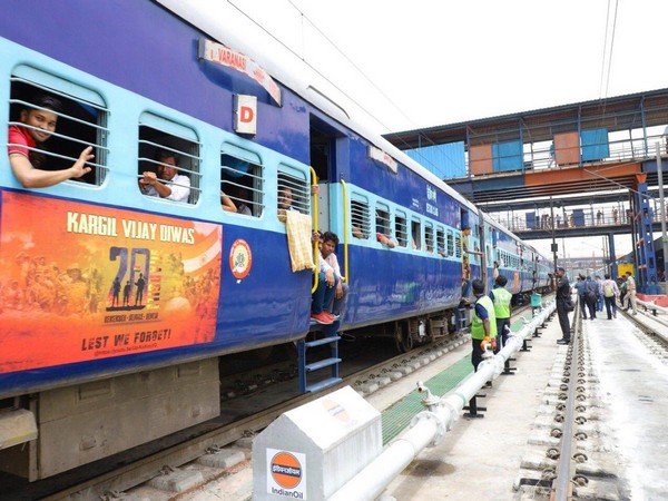 The Delhi-Varanasi Kashi Vishwanath Express train having vinyl wrappings of 'Kargil Vijay Diwas'written on them. (Photo:ANI)