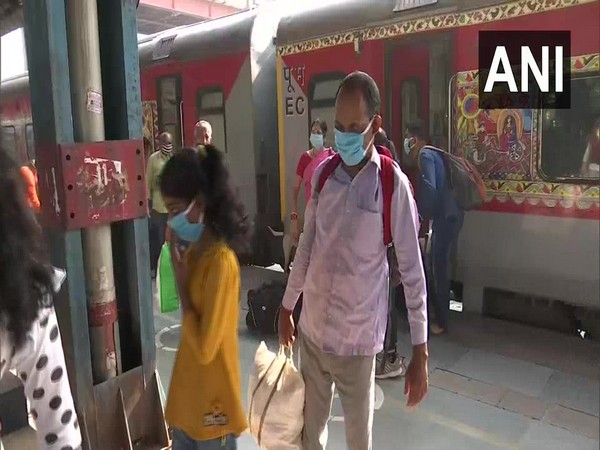 Returnees at New Delhi Railway Station on Monday. [Photo/ANI]