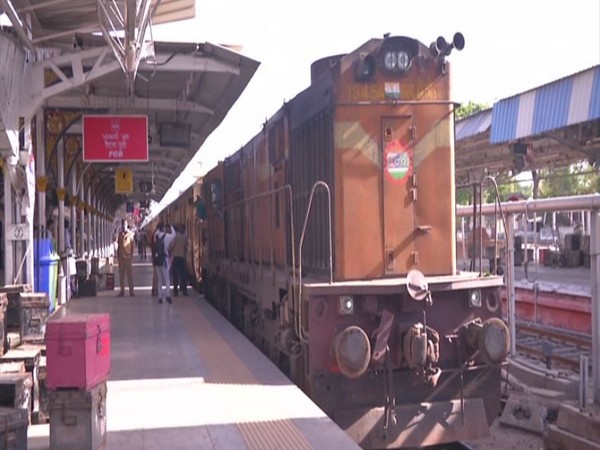 The second 'Shramik Special' train left for Balia from Rajkot on Wednesday. Photo/ANI