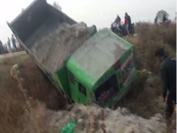 Dumper truck at accident site in Jalgaon in Maharashtra Photo/ANI