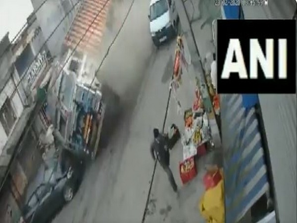 A truck rams into car on Jammu-Pathankot National Highway in Samba on Sunday. Photo/ANI