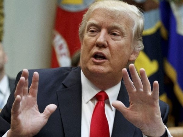 Trump considers reshuffling his legal team