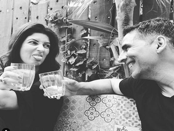 Twinkle Khanna and Akshay Kumar (Image courtesy: Instagram)