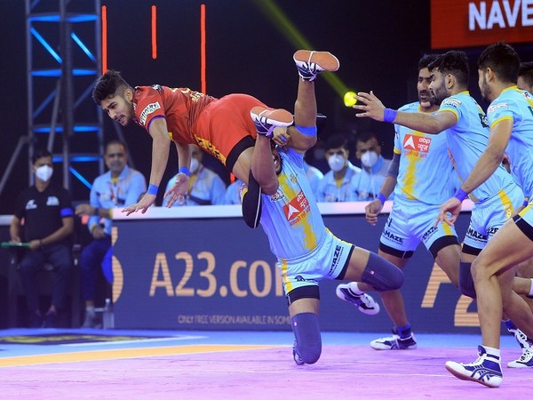 Dabang Delhi KC's Naveen Kumar in action against UP Yoddha (Photo: PKL)