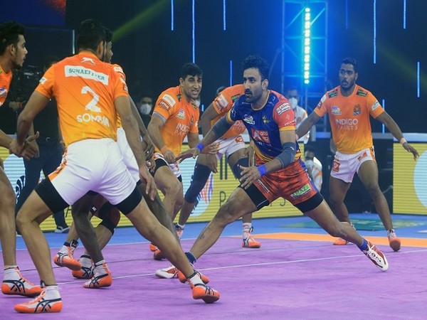U.P Yoddha raider Surender Gill attempts a raid against Puneri Paltan (Image: PKL)