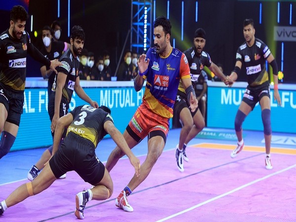 U.P Yoddha raider Surender Gill attempts a raid against Telugu Titans (Image: PKL)
