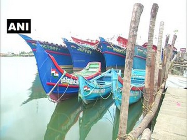 Fishermen in Kochi say they are incurring losses due to ban on fishing. [Photo/ANI]